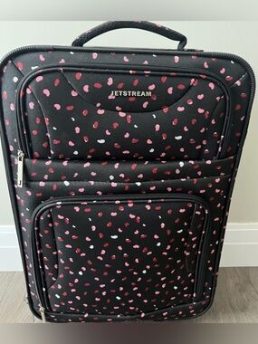 Excellent Condition 1 Carry On With extendable handle on wheels